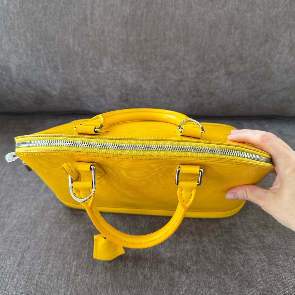 Authentic Louis Vuitton Alma PM Epi mimosa yellow leather handbag M40951 - Picture 12 of 16